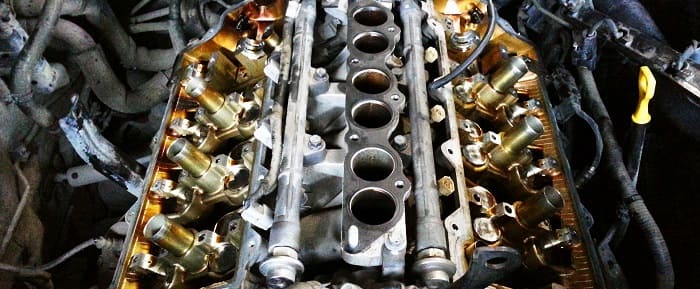 Почему клапаны стучат только на горячем двигателе