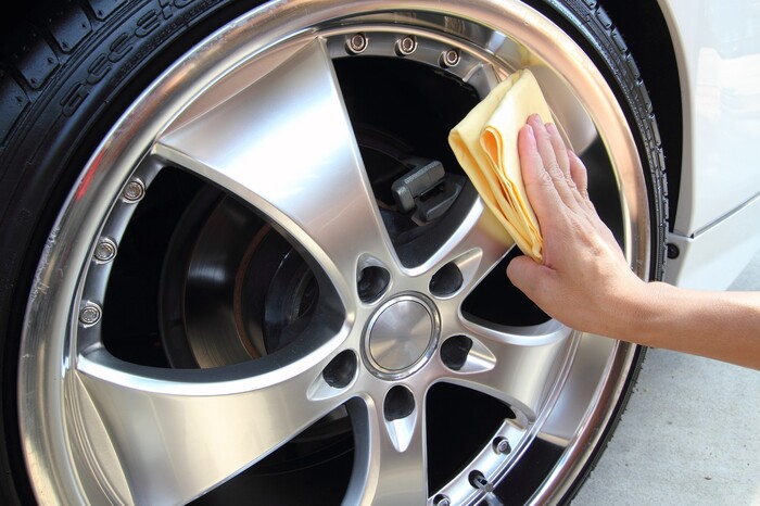 Зачем нужно мыть и чистить колесные диски