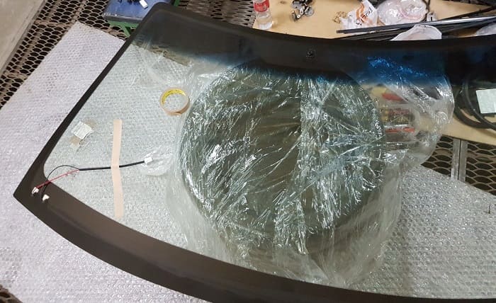 Ремонт и замена лобового стекла с обогревом