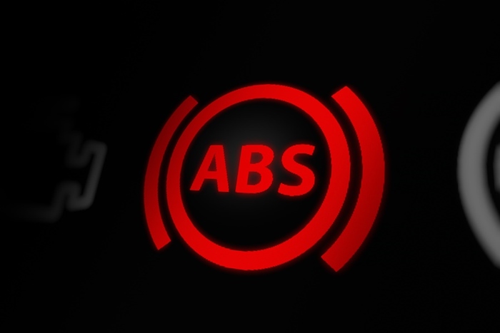 Причины, почему горит лампочка ABS