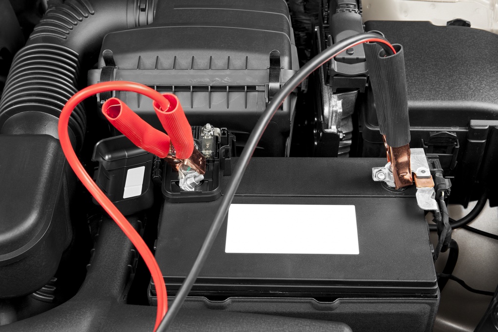 Как заряжать необслуживаемую аккумуляторную батарею автомобиля