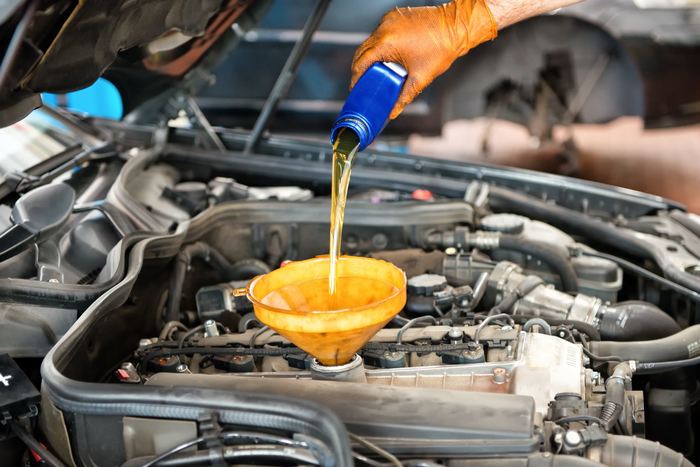 Где и как можно поменять масло в автомобиле