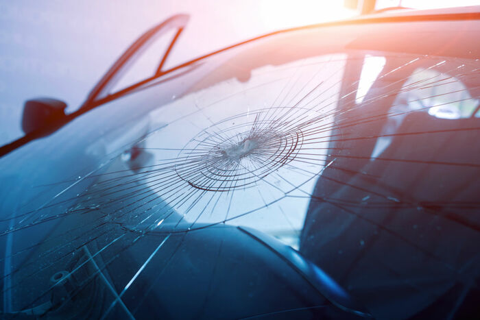 Необходимость замены ветрового стекла автомобиля