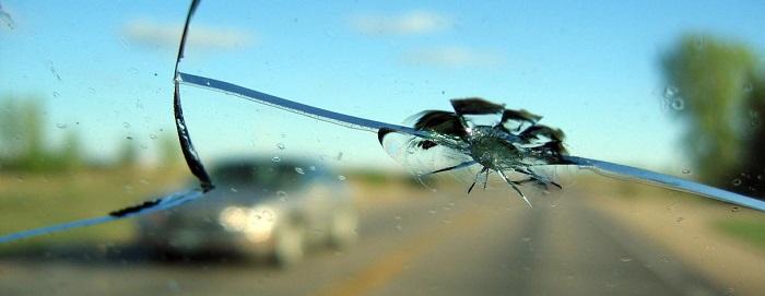 Как защитить лобовое стекло от сколов