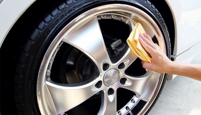 Как почистить колесные диски автомобиля от грязи